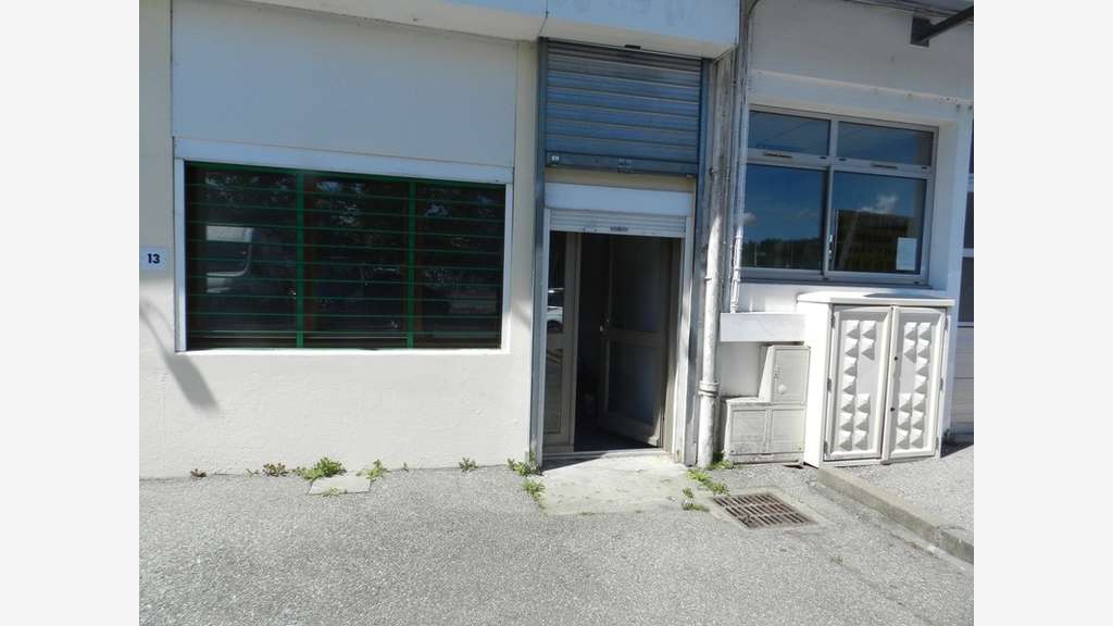 A louer local 32m² en za des Landiers à Chambéry