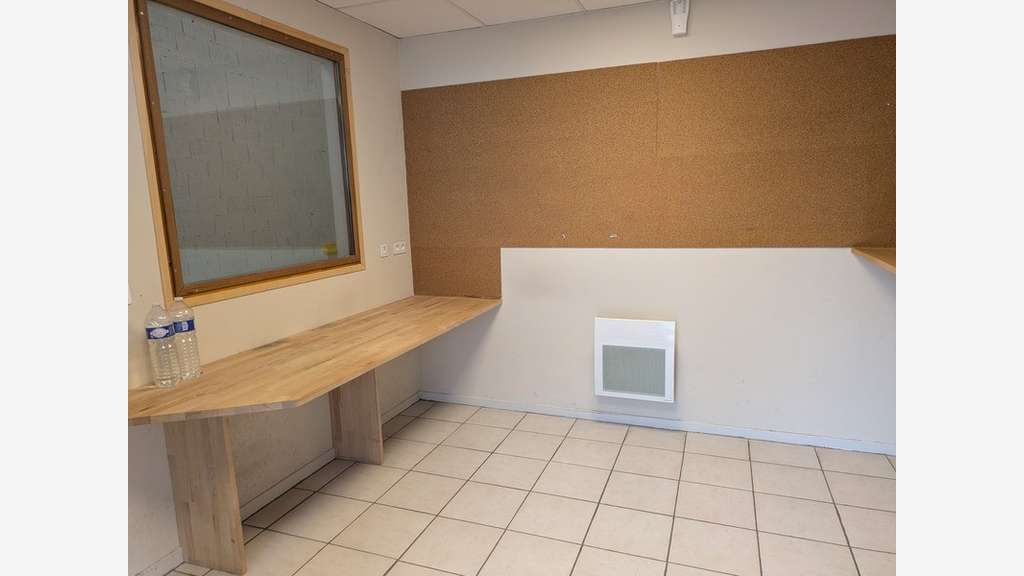 Local d'activité 125m² à louer en za Chambéry (73)