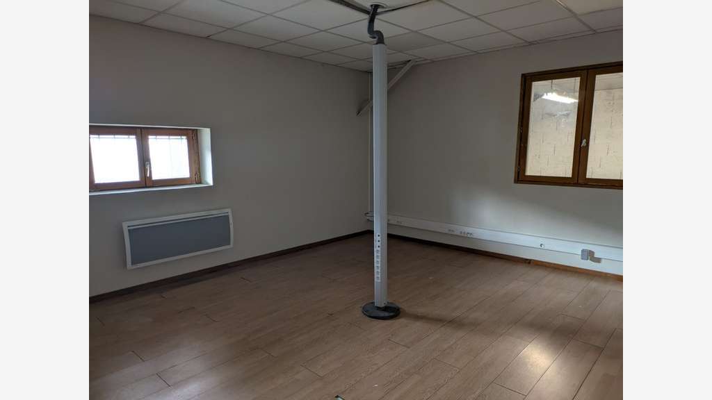 Local d'activité 125m² à louer en za Chambéry (73)