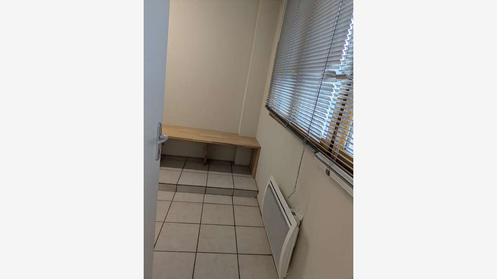 Local d'activité 125m² à louer en za Chambéry (73)