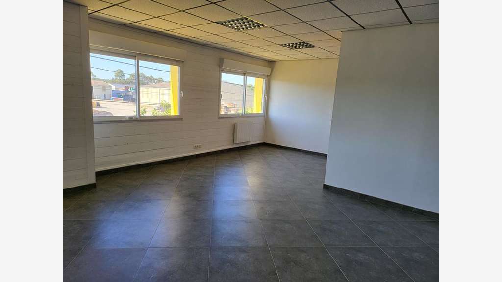 A louer bureaux 44m² zone artisanale de Champagné