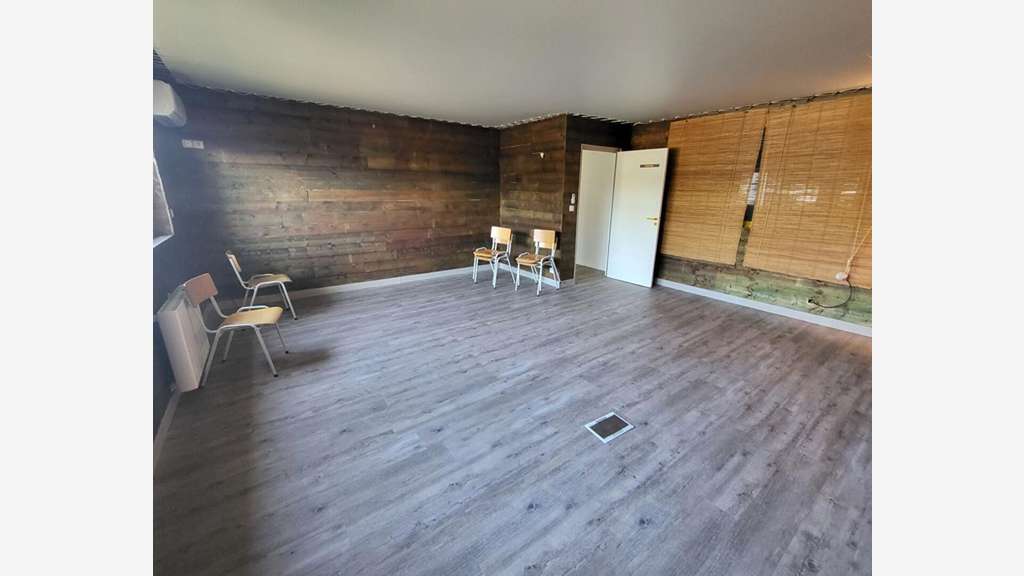 A louer bureaux de 105,37m² en za à Champagné
