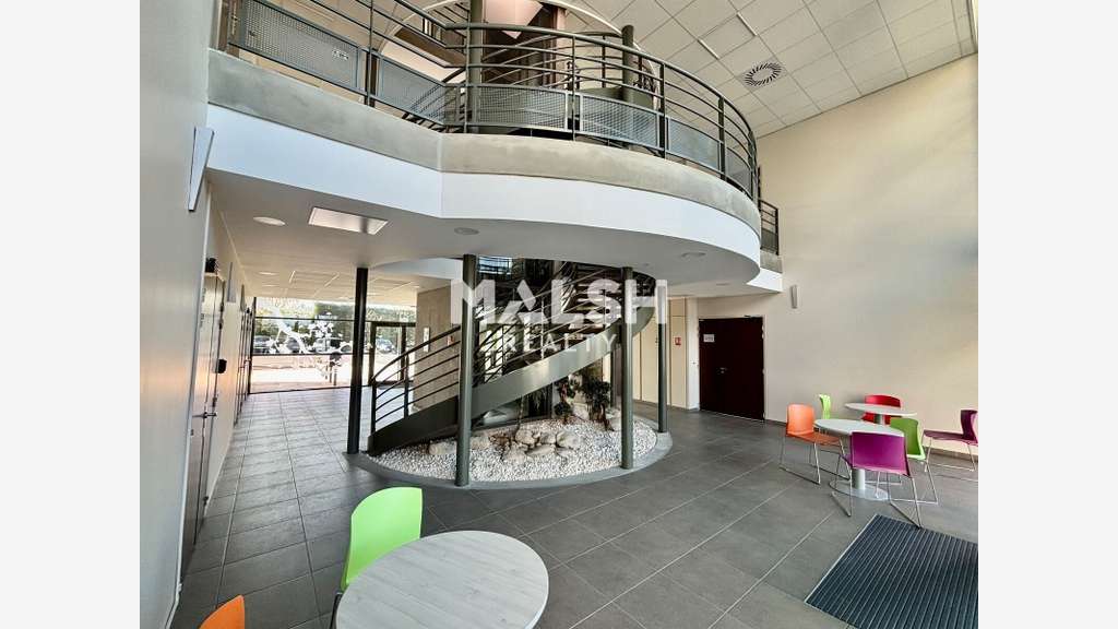 A louer bureaux 225m² à Champagne-au-Mont-d'Or