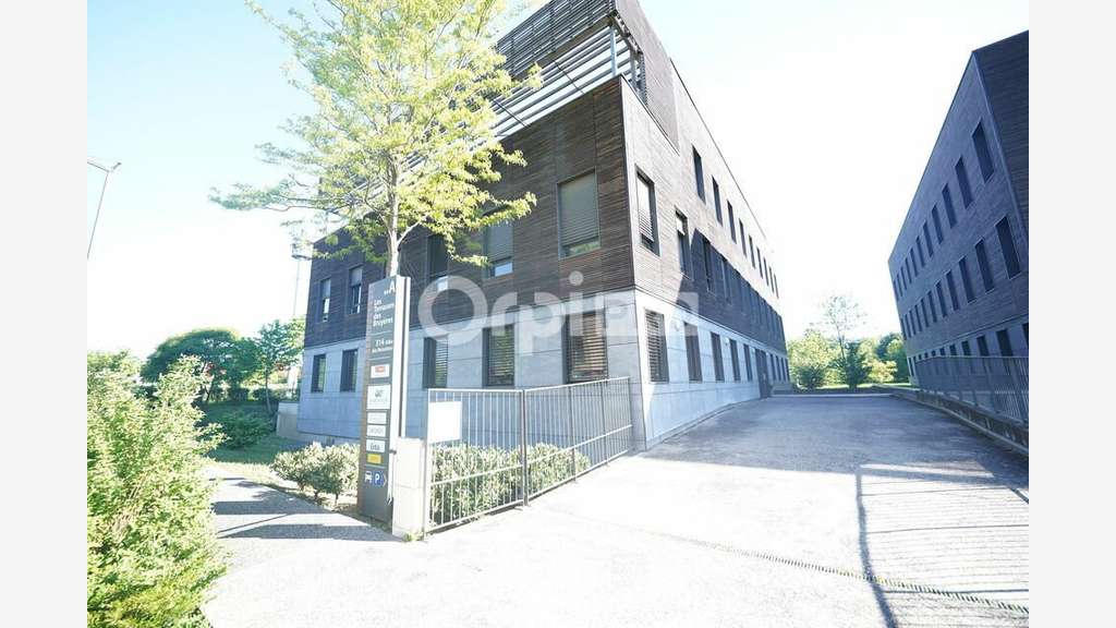 AV surfaces de 451,40m² à 809m² à Vénissieux