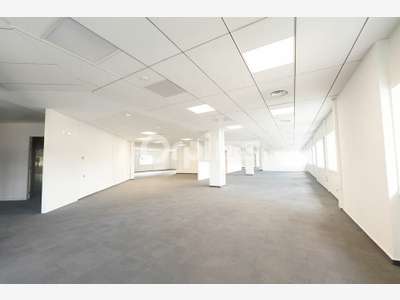 AV surfaces de 451,40m² à 809m² à Vénissieux