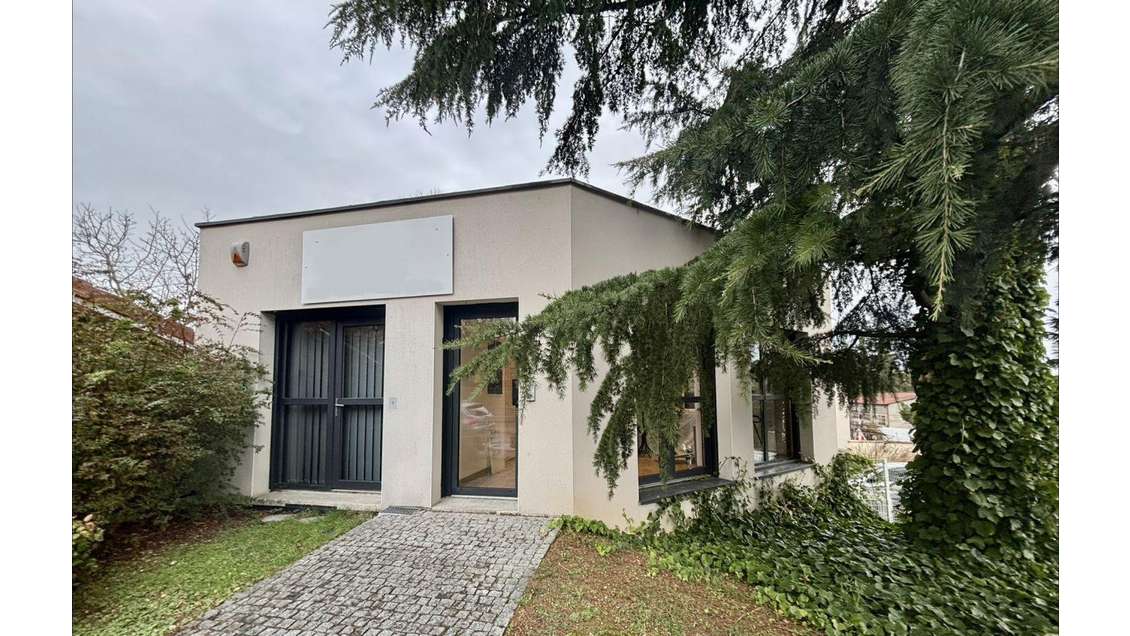 Location bureau 52m² à Champagne au Mont d’Or.