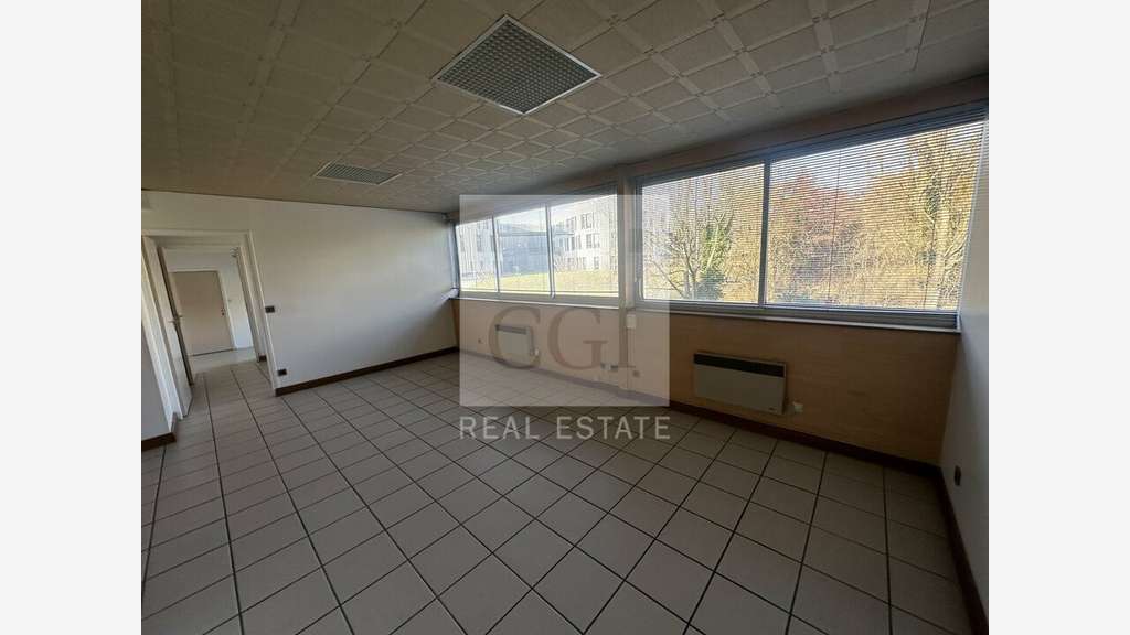 Bureaux 80m² à louer à Champagne-au-Mont-d'Or