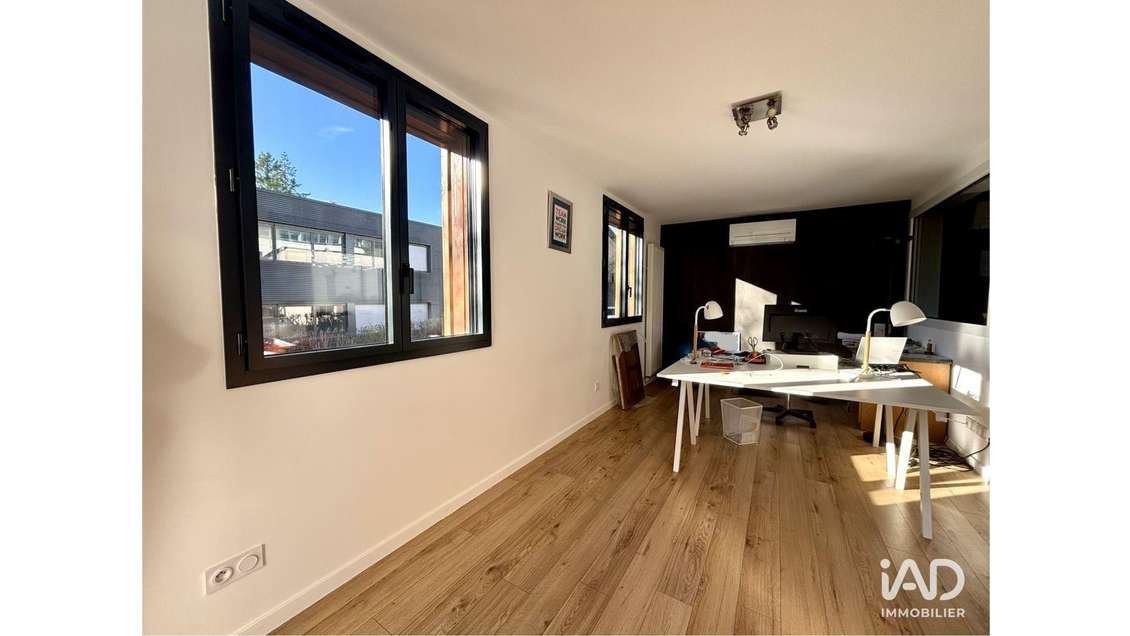 Bureau à Champagne-Au-Mont-d'Or