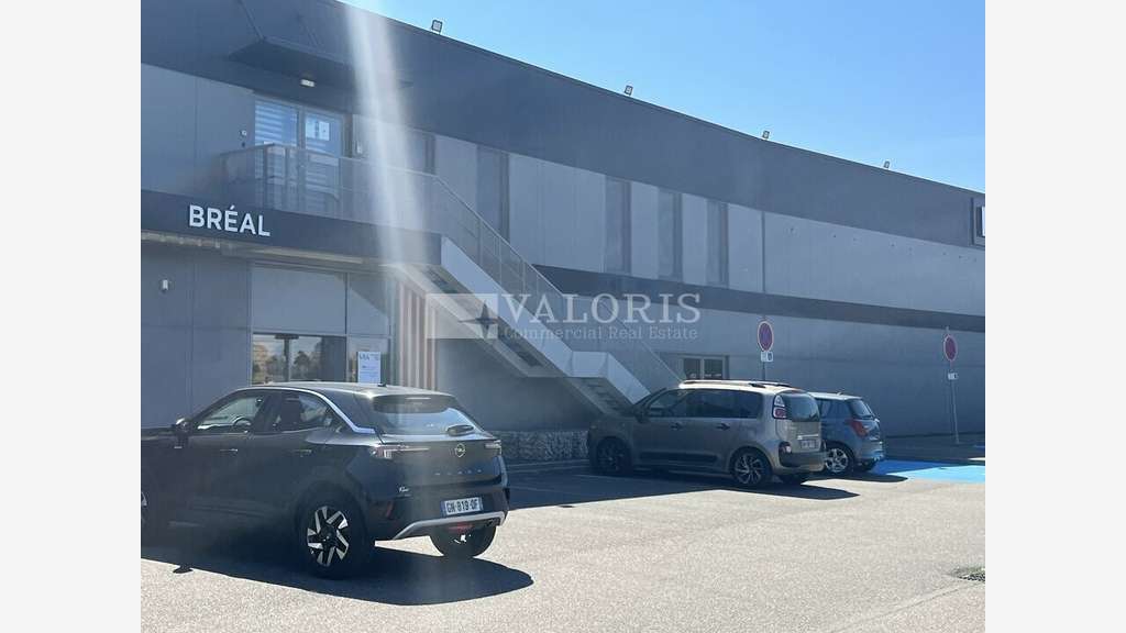 Bureaux 2000m² à louer à Champagne-au-Mont-d'Or