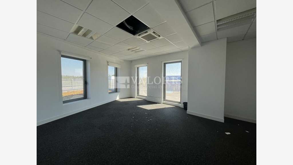 Bureaux 2000m² à louer à Champagne-au-Mont-d'Or