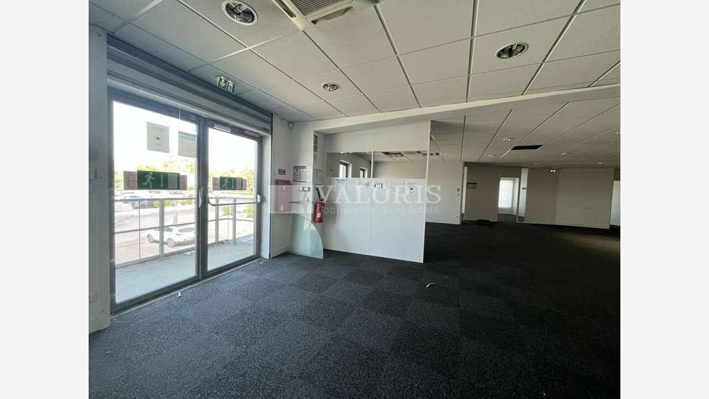 Bureaux 2000m² à louer à Champagne-au-Mont-d'Or