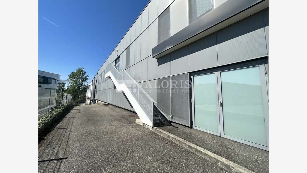 Bureaux 2000m² à louer à Champagne-au-Mont-d'Or