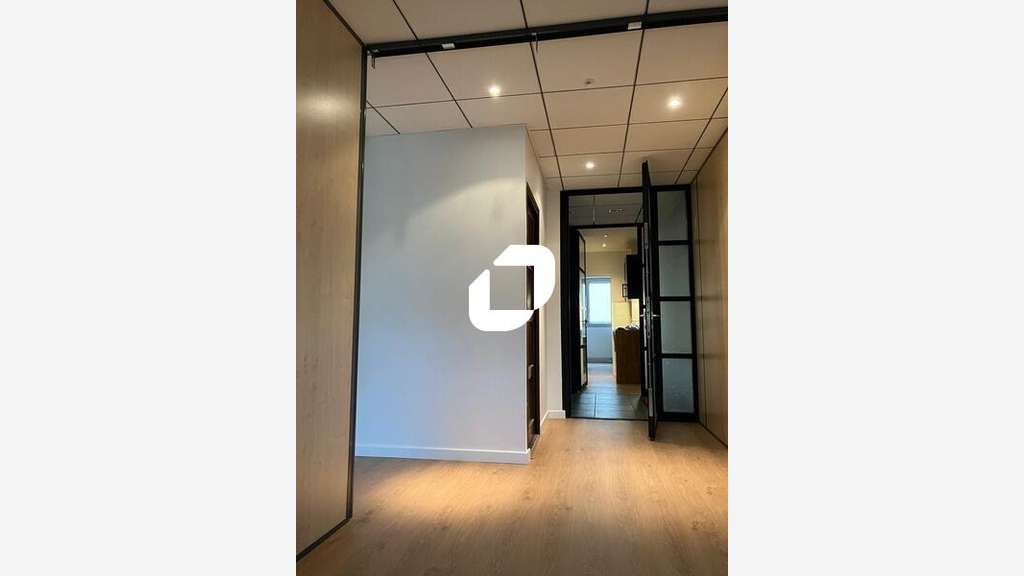 A louer Bureaux 261m² Champagne au mont d'or