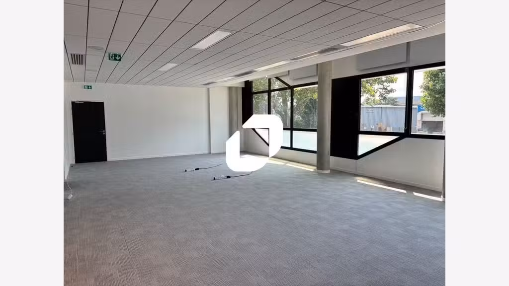 A louer Bureaux 243m² Champagne au mont d'or