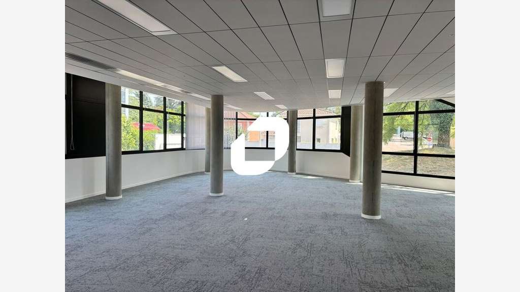 A louer Bureaux 243m² Champagne au mont d'or
