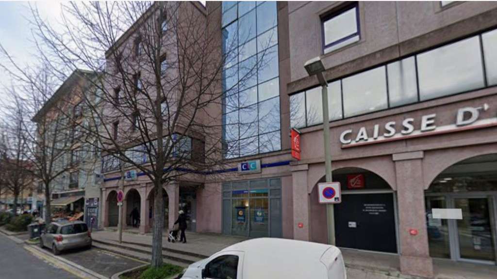 Loue bureaux 350m² à Champagne au Mont d'Or centre