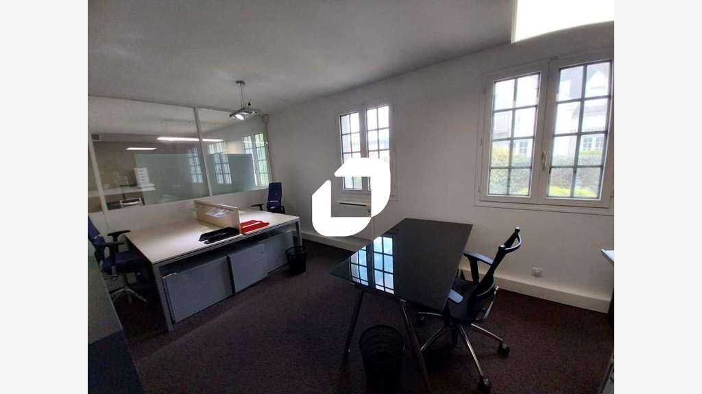 A louer Bureaux 105m² Champagne sur oise