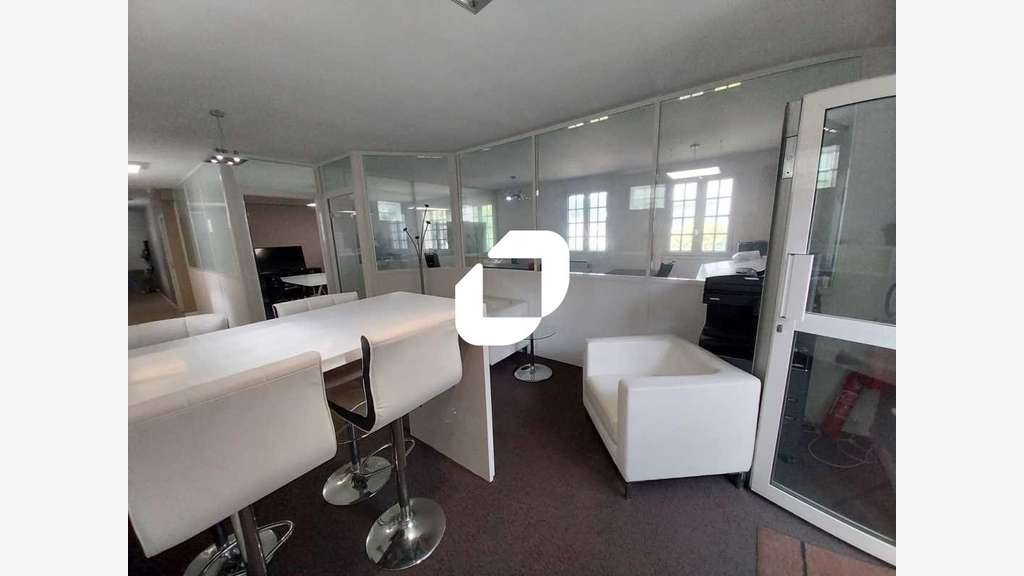 A louer Bureaux 105m² Champagne sur oise