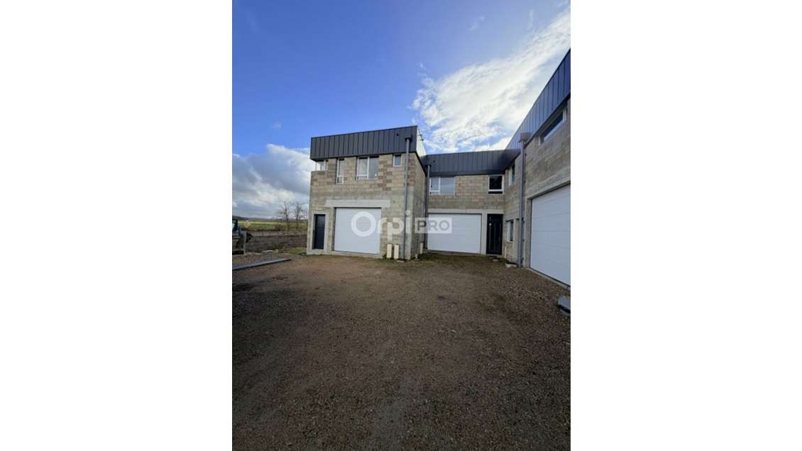 Bureau 67m² à louer sur axe passant à Champfleury 