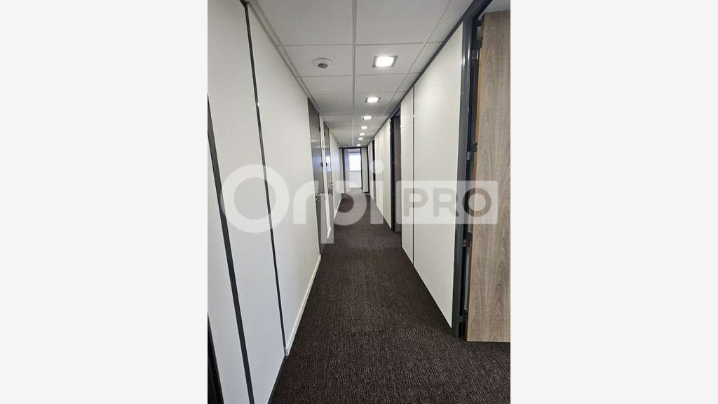 Bureau 194m² RDC à louer à Champigny/Thillois 