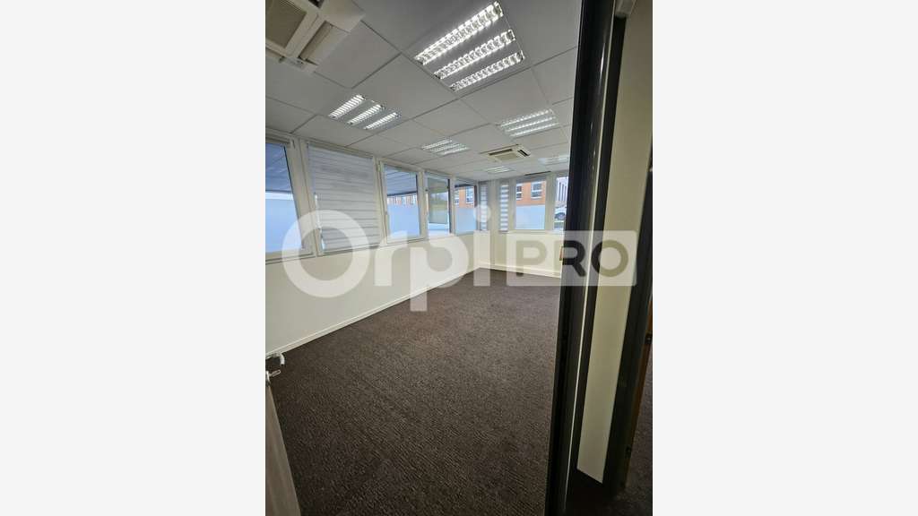 Bureau 194m² RDC à louer à Champigny/Thillois 