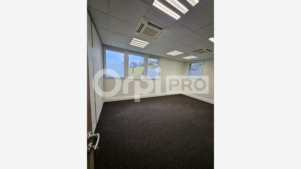 Bureau 194m² RDC à louer à Champigny/Thillois 