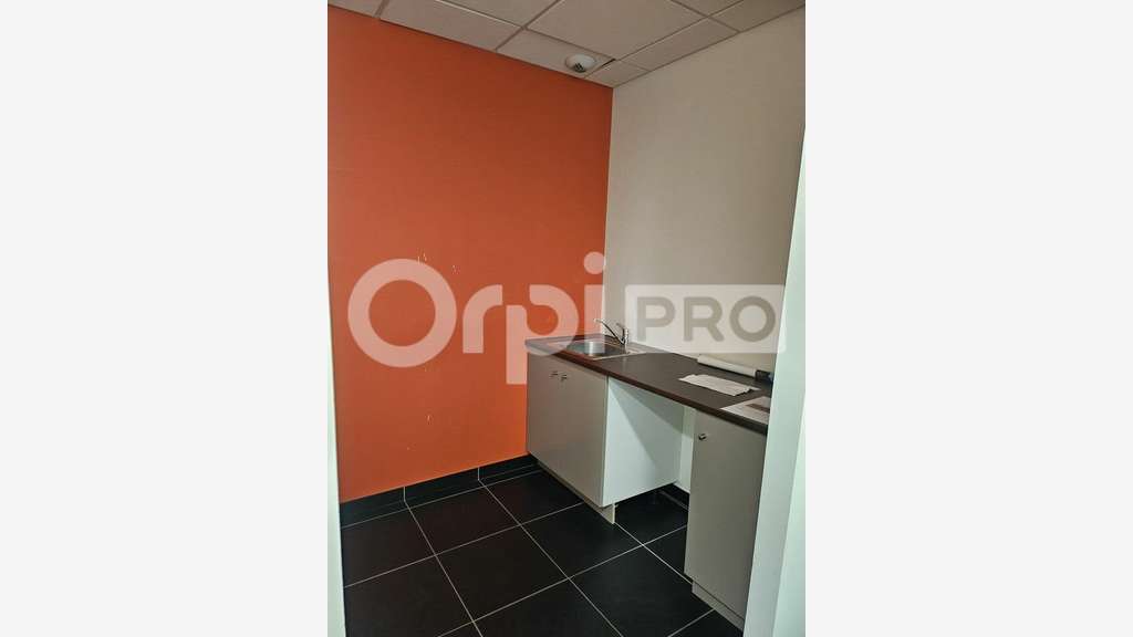 Bureau 194m² RDC à louer à Champigny/Thillois 