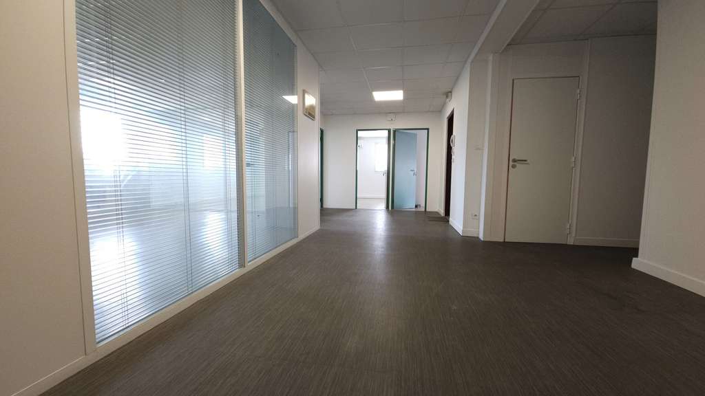 Bureau de 54.38m² à louer à Champlan
