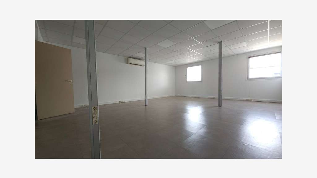 Bureau de 54.38m² à louer à Champlan
