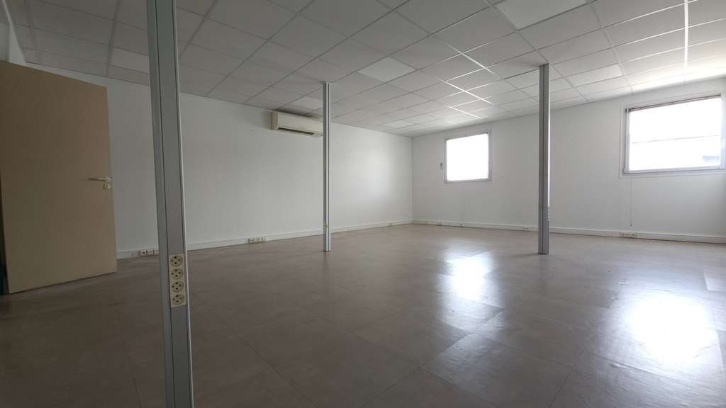 Bureau de 54.38m² à louer à Champlan