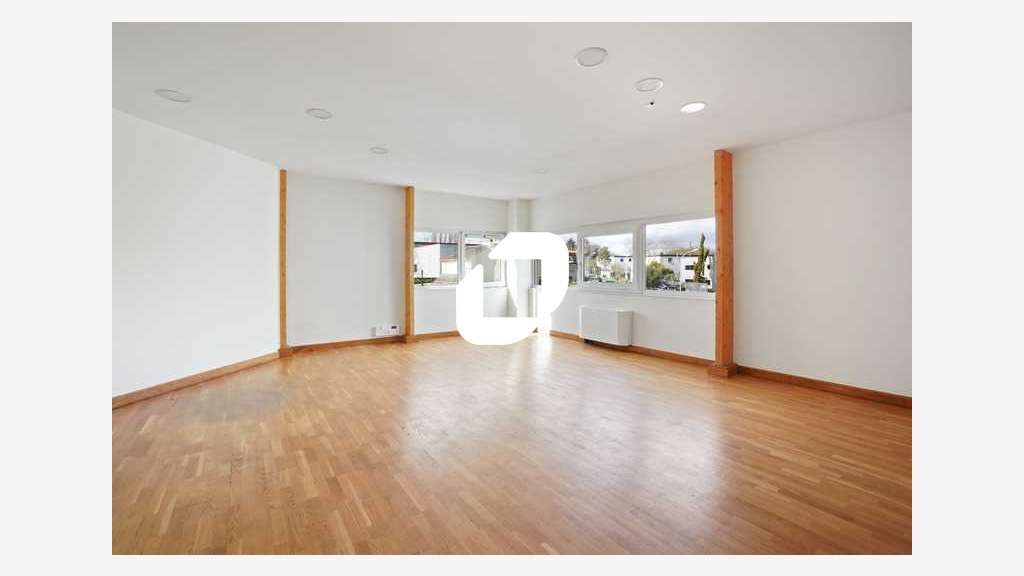 A louer Bureaux 580m² Champlan