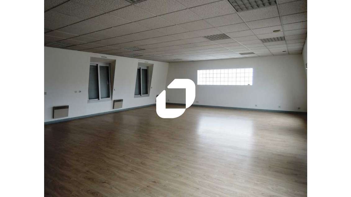 A louer Bureaux 92m² Champs sur marne