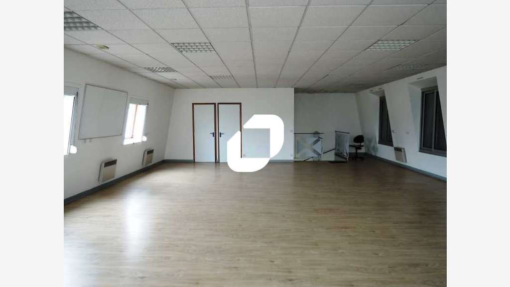 A louer Bureaux 92m² Champs sur marne