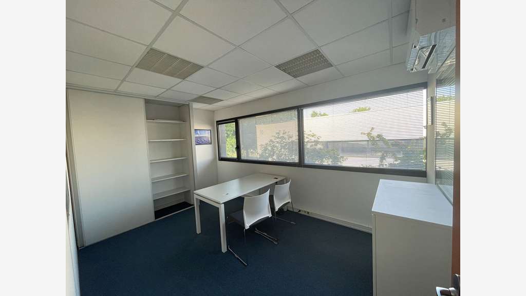 A louer plateau de bureaux 47m² R+1 à Changé