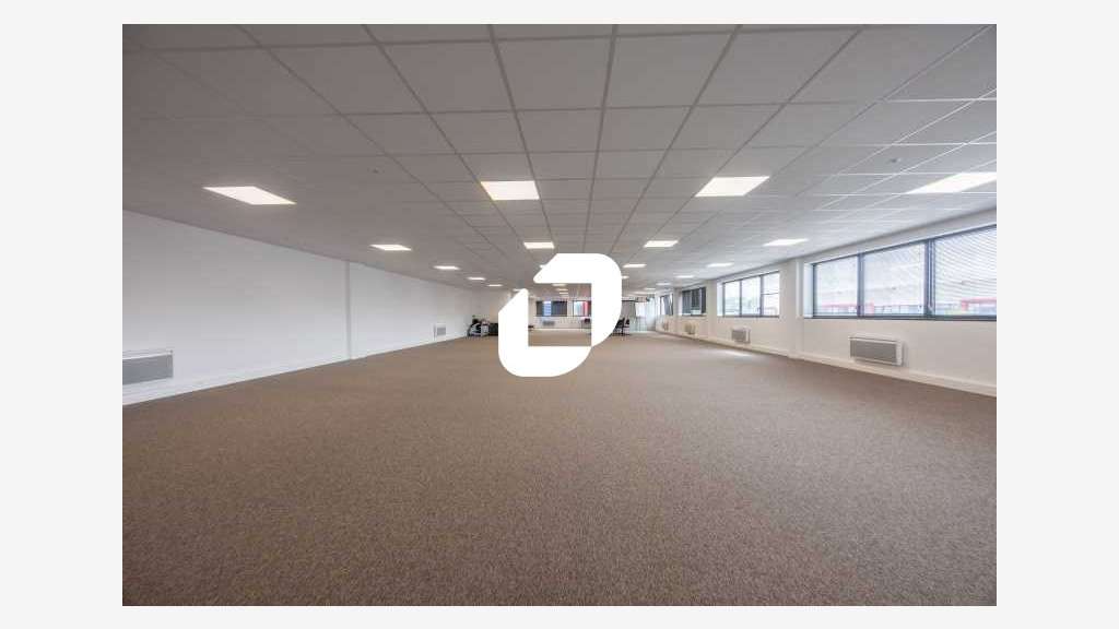 A louer Bureaux 300m² Chanteloup en brie