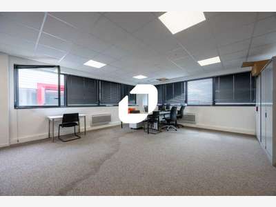 A louer Bureaux 300m² Chanteloup en brie