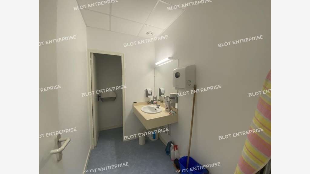 A louer bureaux 118m² R+1 à Rennes ZI Sud Est