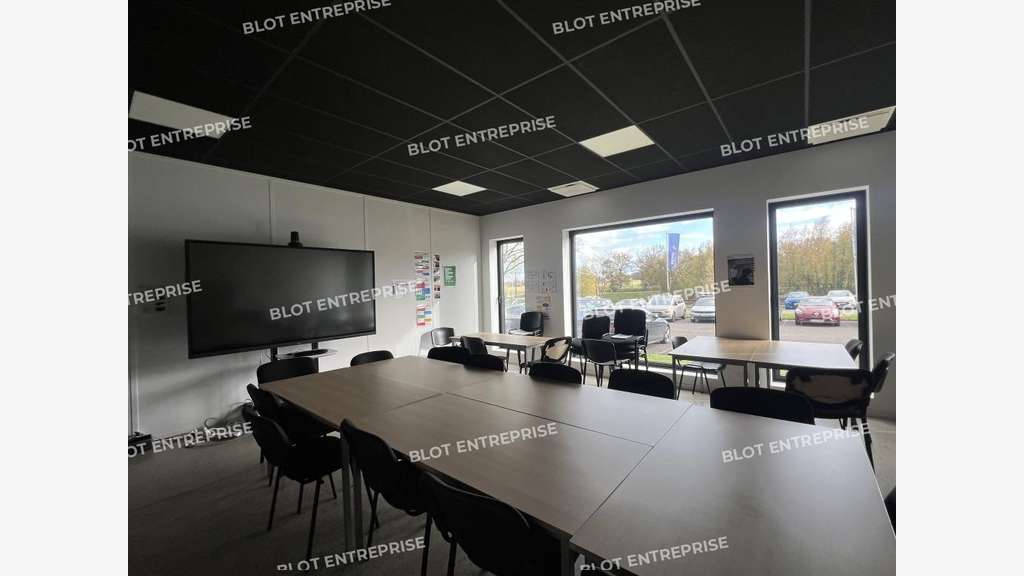 A louer bureaux de 295m² en RDC à Chantepie 