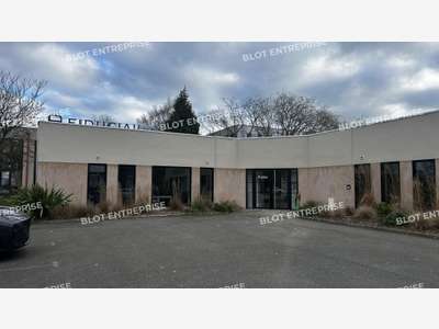 A louer bureaux de 295m² en RDC à Chantepie 