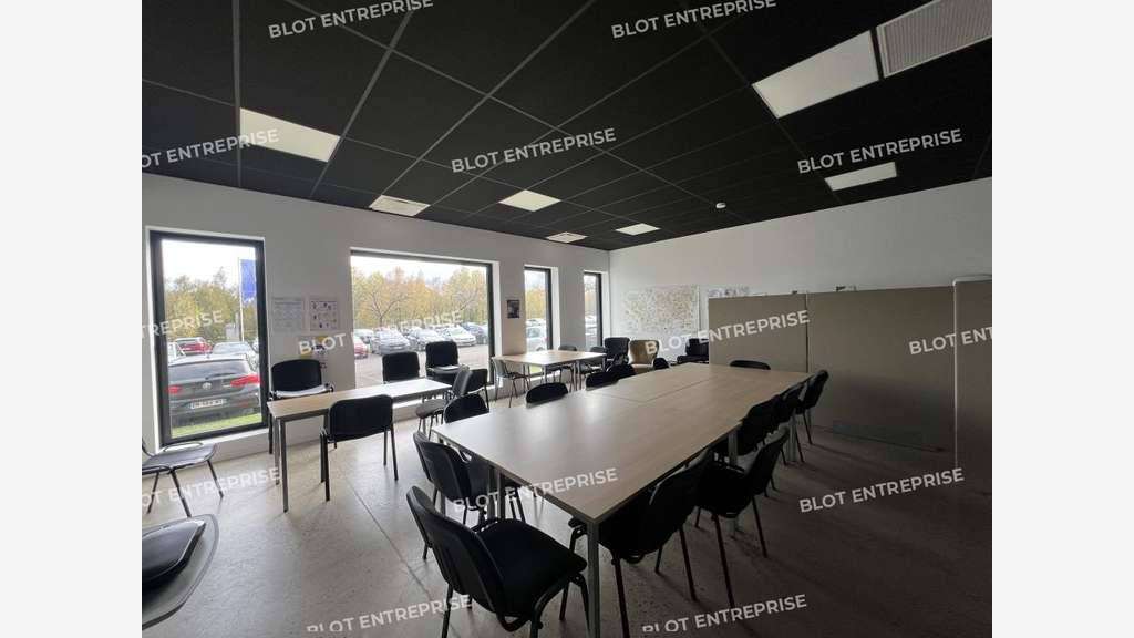 A louer bureaux de 295m² en RDC à Chantepie 