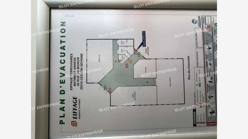 A louer bureaux de 295m² en RDC à Chantepie 