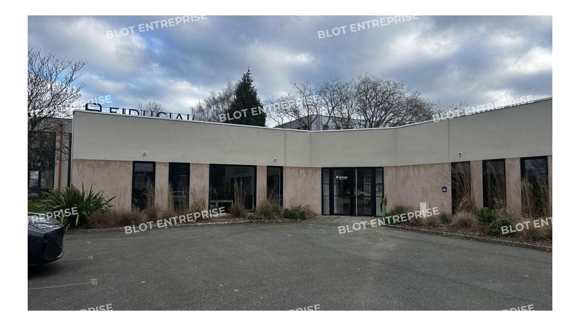 A louer bureaux de 295m² en RDC à Chantepie 