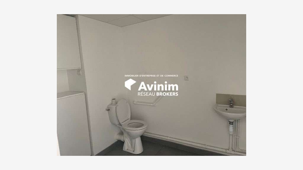Bureaux spacieux lumineux 71m² à louer à Chantepie
