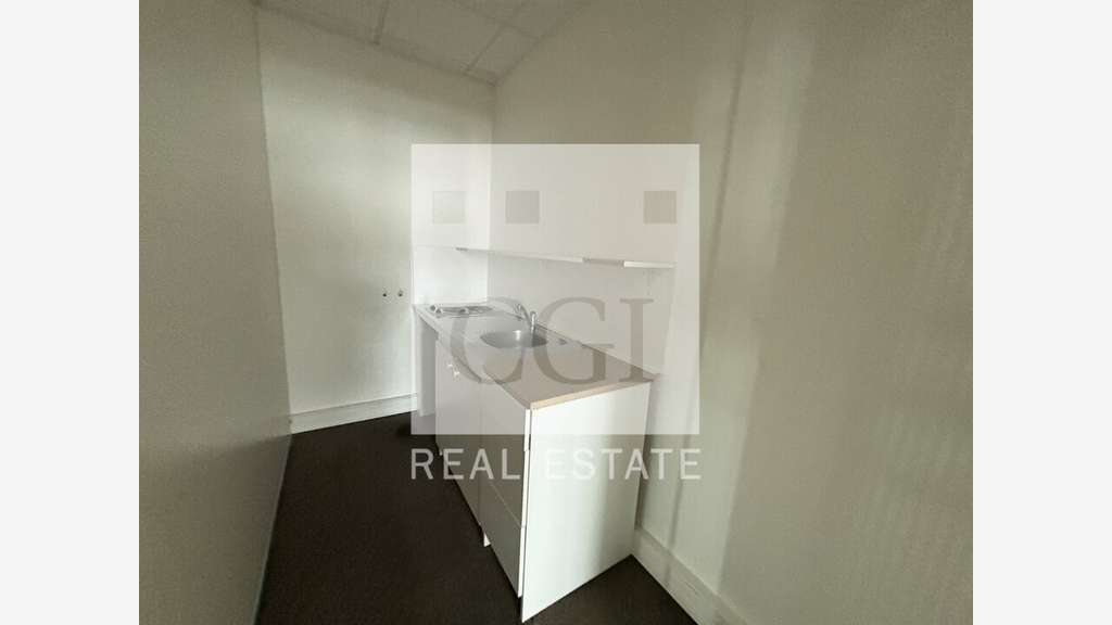 A louer bureaux de 143m² + parking à Chaponnay