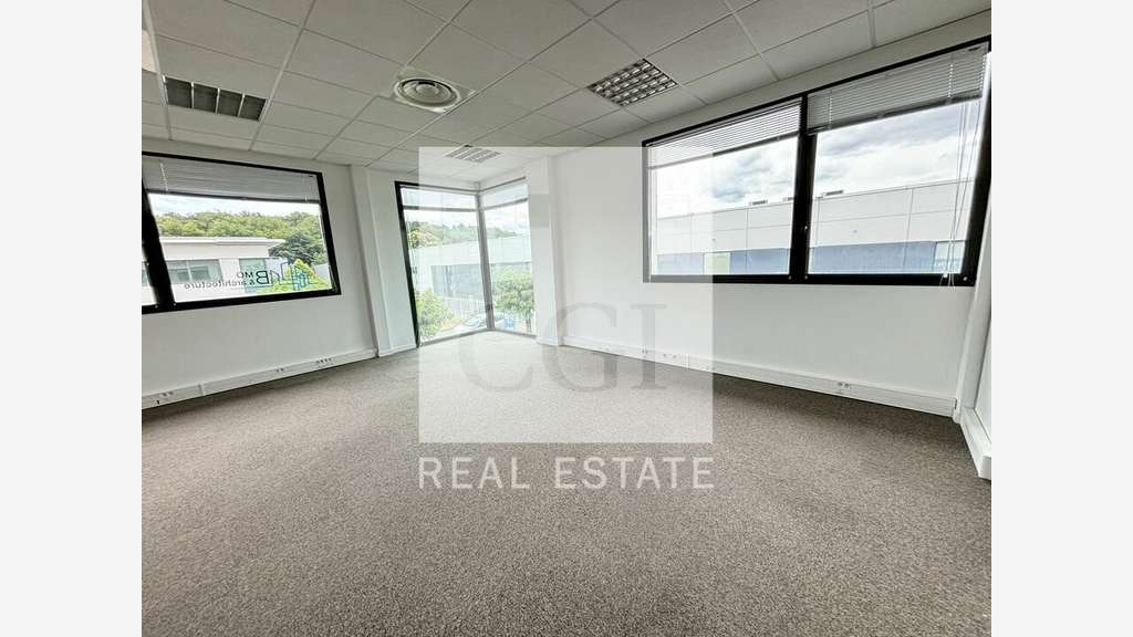A louer bureaux de 143m² + parking à Chaponnay