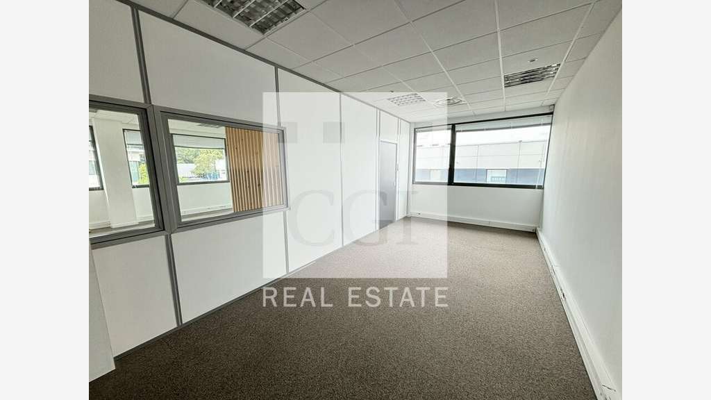 A louer bureaux de 143m² + parking à Chaponnay