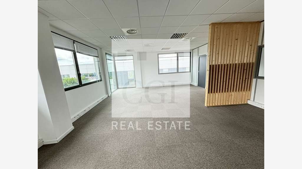 A louer bureaux de 143m² + parking à Chaponnay