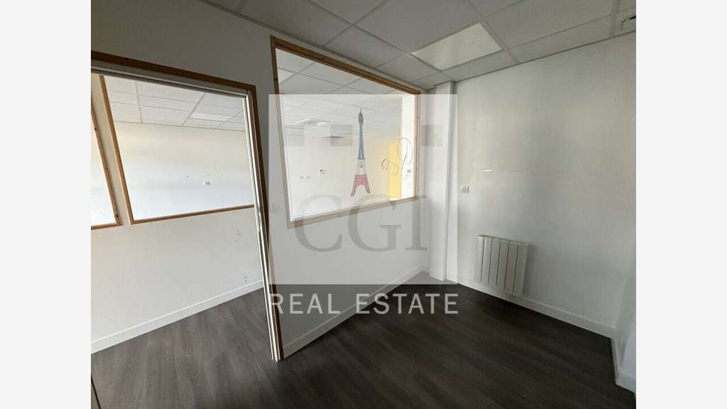 Local commercial 130m² à louer à Chaponnay