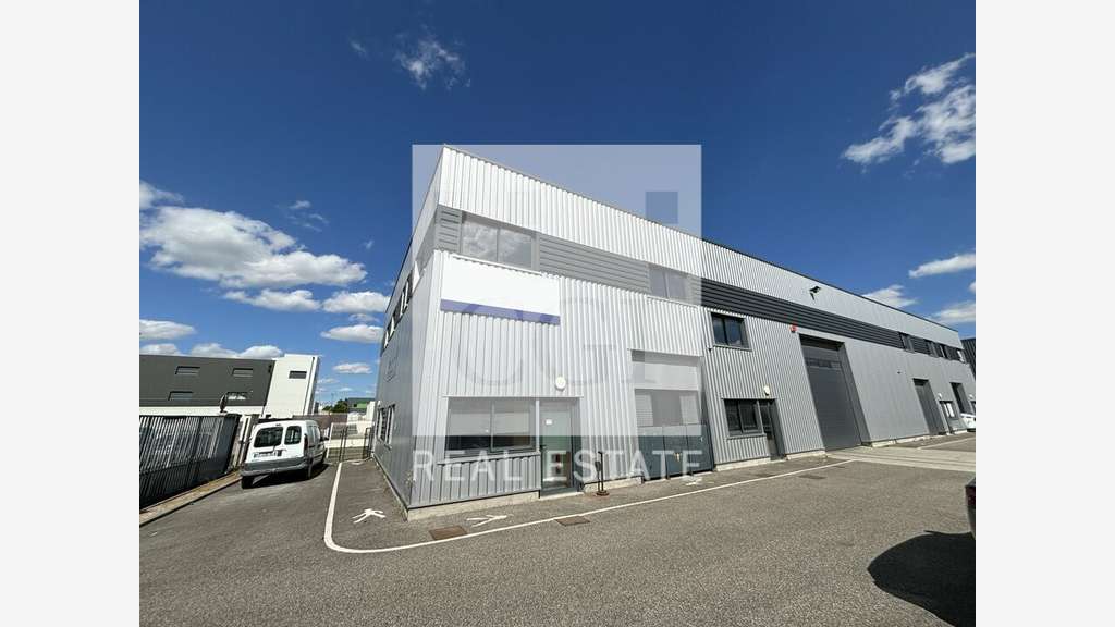 Local commercial 130m² à louer à Chaponnay