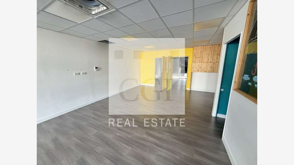 Local commercial 130m² à louer à Chaponnay